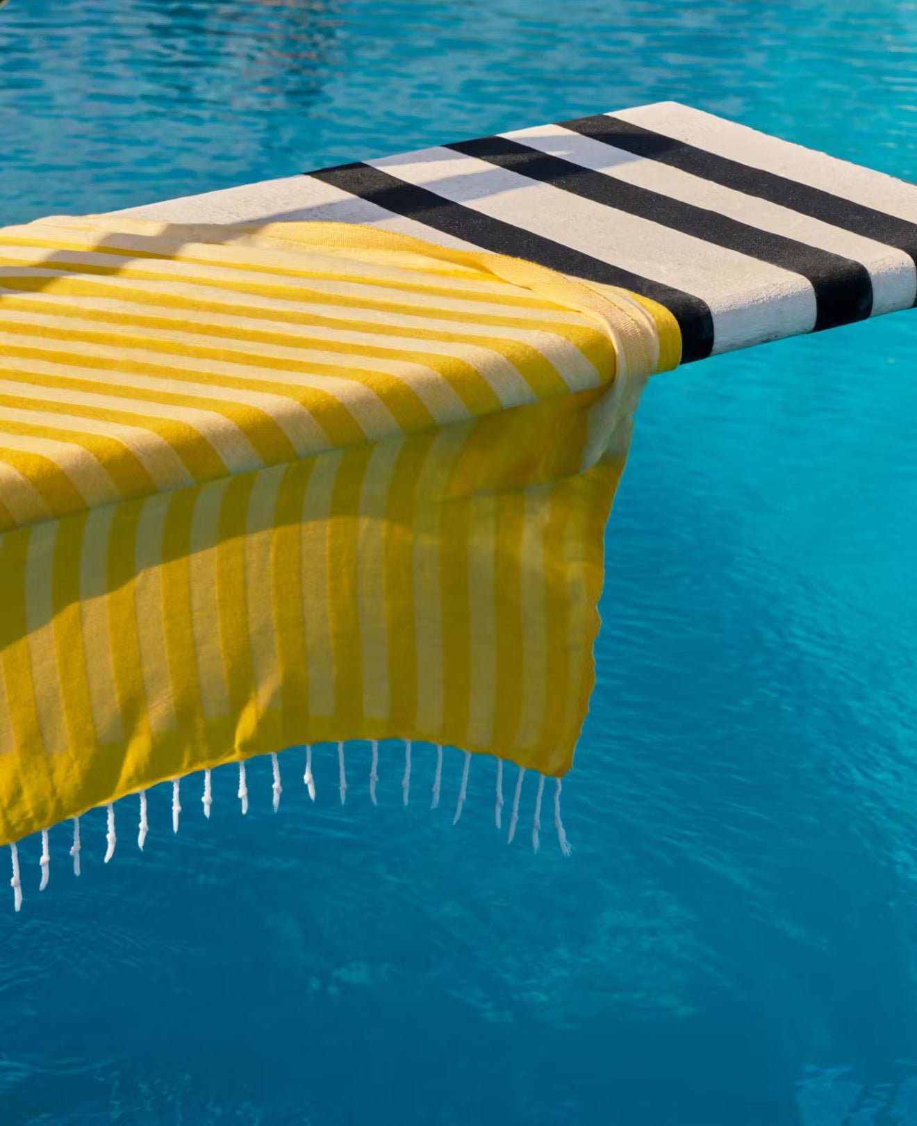 Glossier Towel (Summer Capsule Collection)
