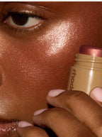 Rhode pocket pearl
THE MINI SHIMMERY FLUSH